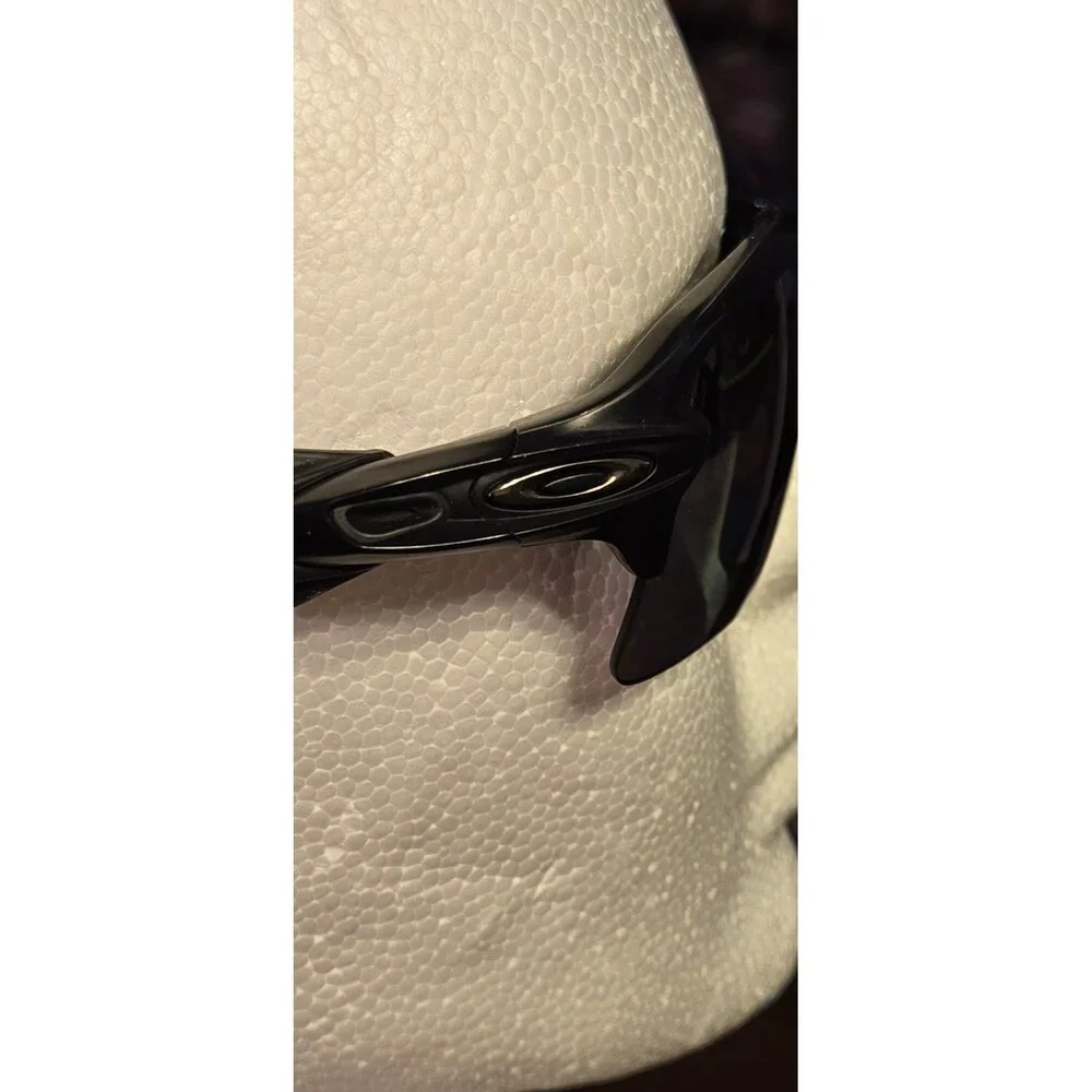 Oakley sunglasses in excellent condition - Picture 4 of 4
